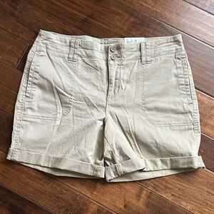 NWT! Classic Rolled-Hem Women's Khaki Shorts